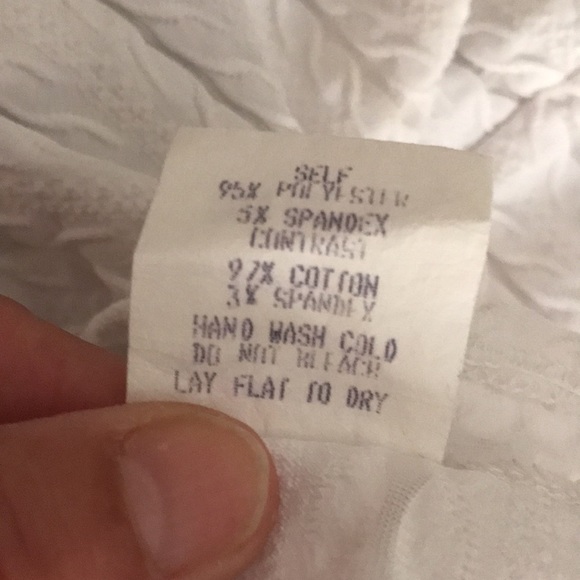 B. Mine size large white textured sleeveless top with collar full zip front - Picture 12 of 12